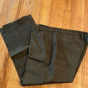Men’s signature khaki straight fit size 3& x 29 signature khaki